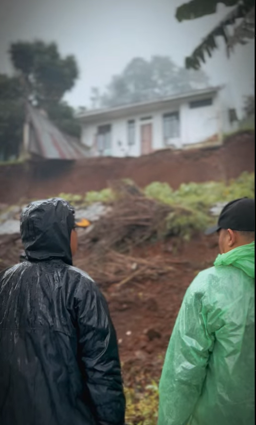 Peninjauan Langsung di beberapa RW yang terdampak Banjir serta Longsor di wilayah Desa Lembang